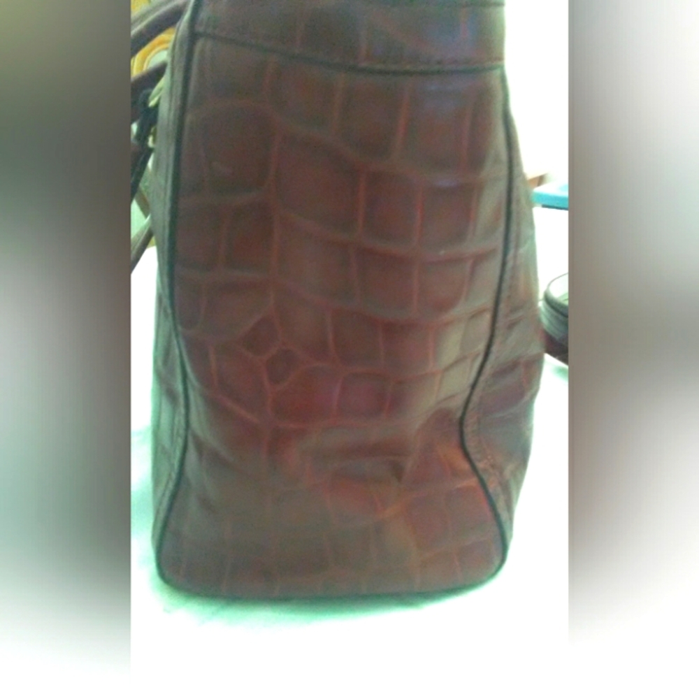 LIKE NEW 100% LEATHER PURSE/ BAG BY DKNY LARGE SZ. DEEP BURGUNDY CROC. EMBOSSED - Picture 11 of 15